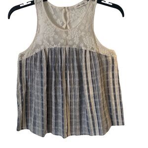Pre Owned Women’s Chloe & Katie Sleeveless Blouse Lace Accents Hippie Vibe Style